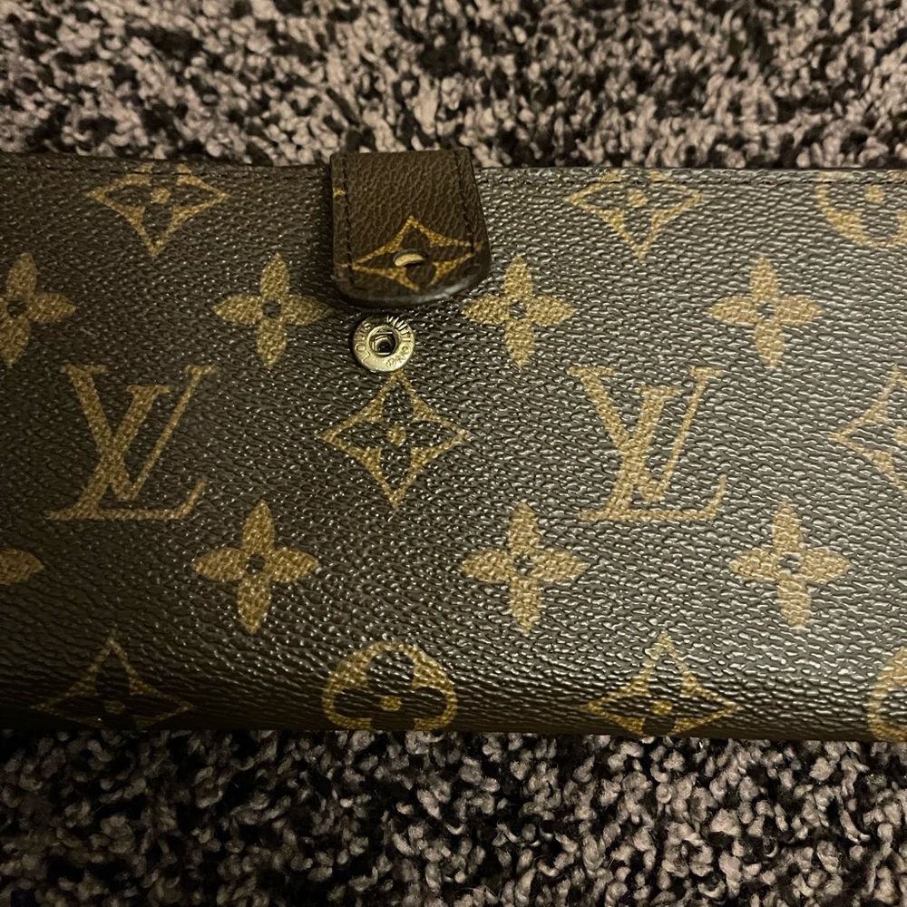 COPY - Lv wallet in used condition snap missing and a tear to the inside . Fina…